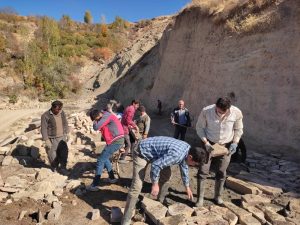 همت بلند مردم روستای درق در راستای مشارکت در توسعه و آبادانی 