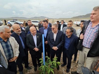 بازدید وزیر کشور از بزرگترین باغ گردو و پسته خاورمیانه در ماکو
