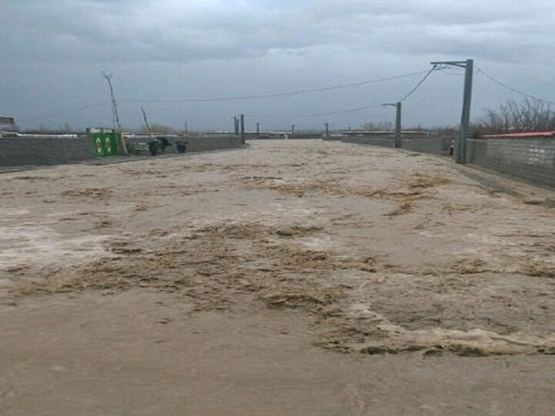 بارش باران و تگرگ در ارومیه؛ آبگرفتگی واحدهای مسکونی