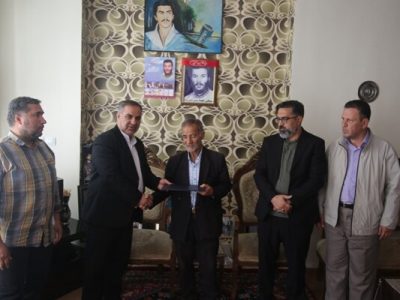 دیدار معاون مالی و اقتصادی و جمعی از مدیران منطقه ۷ با خانواده شهید «خلیل حسن نژاد»