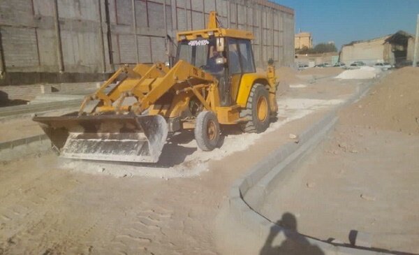 بوستان خاقانی به بوستان روشنایی در ضلع شمالغربی مسجد کبود متصل می‌شود