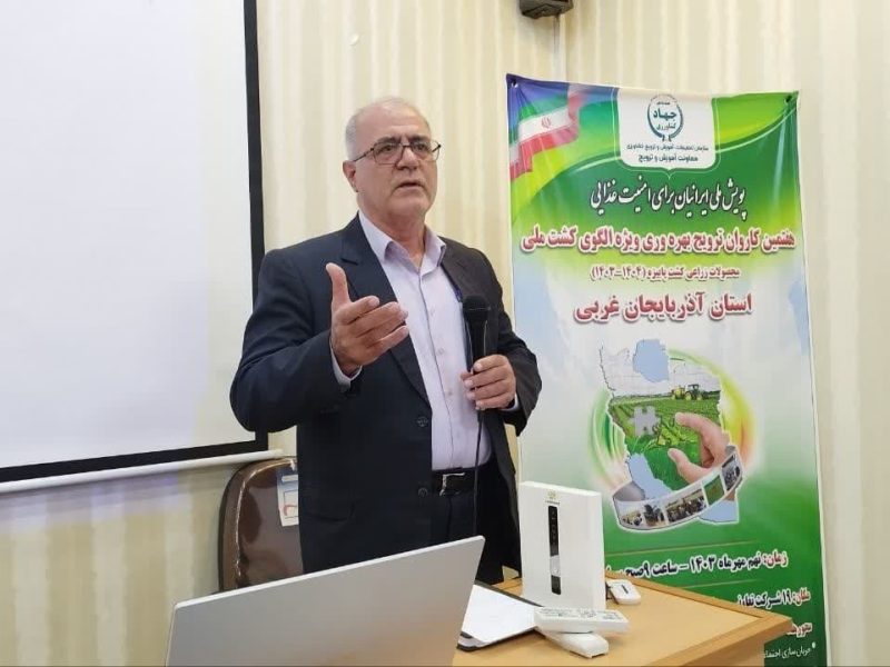 حرکت کاروان ترویج بهروری در کشت پاییزه در آذربایجان غربی