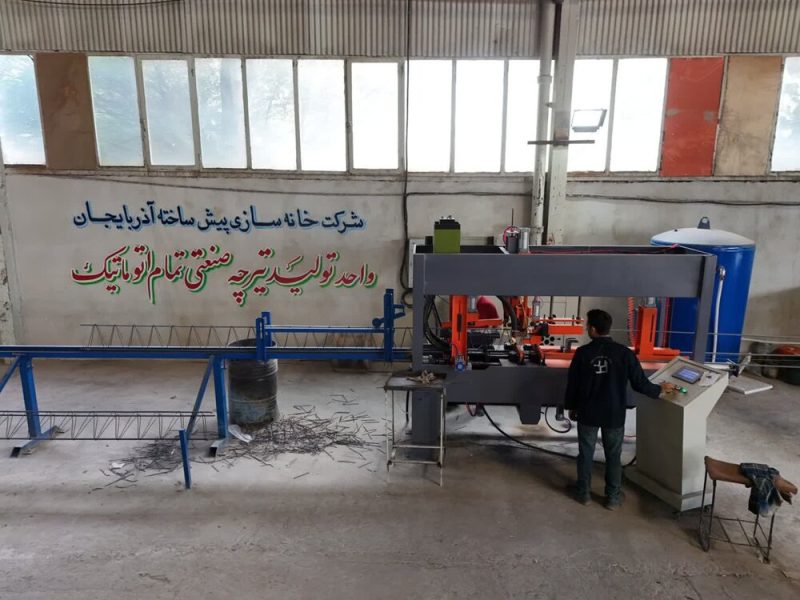 تولید تیرچه‌های پروژه شهرک جوانان در شرکت خانه‌سازی پیش‌ساخته‌ آذربایجان