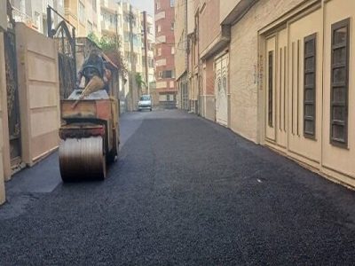 آسفالت ریزی بیش از ۴۰۰۰ تنی در معابر سطح حوزه شهرداری منطقه ۲ در طول هفته گذشته