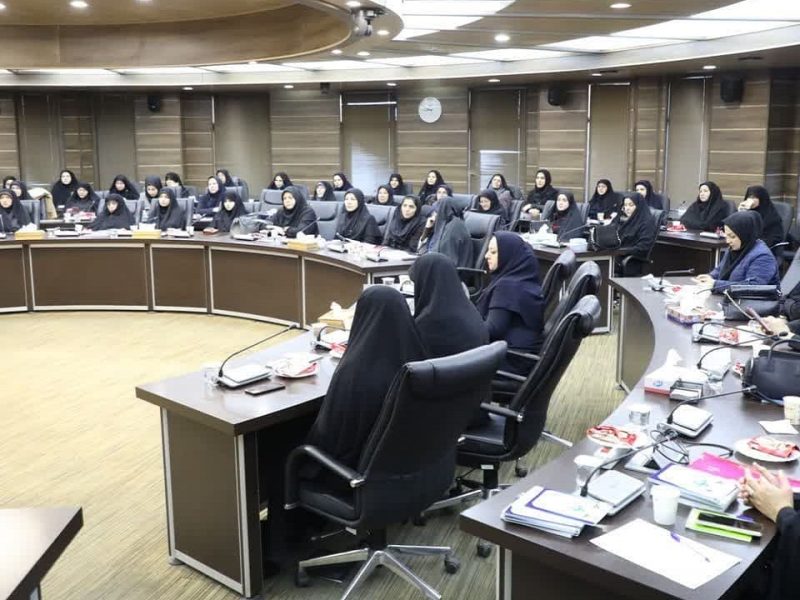 زنان مسلمان باید خودشان مطالبه گر باشند
