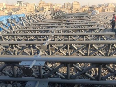 سالن ورزشی چند منظوره ۲۶۰ میلیارد ریالی ربع رشیدی وارد فاز عملیات سندبلاست و آماده سازی پایه‌های سالن شد