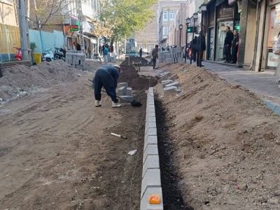 افزایش دو برابری عرض پیاده‌روها در راستای اجرای پروژه سنگفرش کوچه ارک