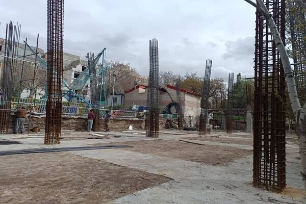 خانه مادر و کودک زعفرانیه به مرحله آماده‌سازی تیرهای سقف رسید