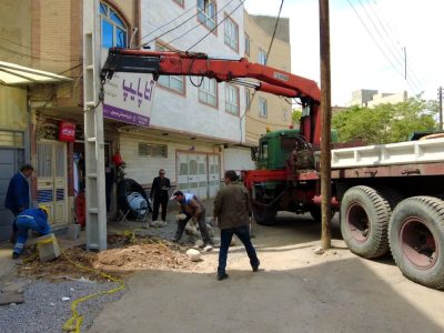 آغاز جابجایی تیرهای برق در پروژه مسیرگشایی خیابان شهید بی‌مثل
