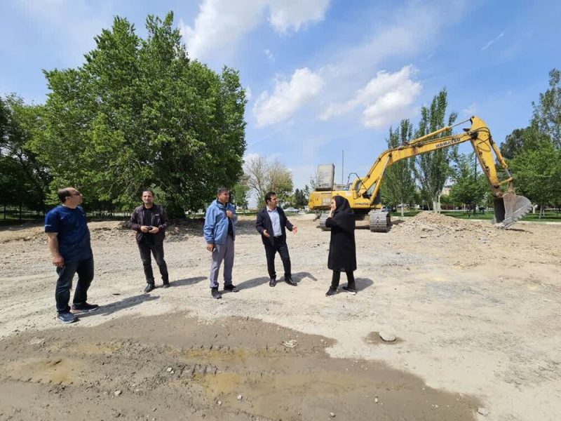 شروع عملیات احداث زمین فوتبال، والیبال وبسکتبال در شهرک سفیر امید
