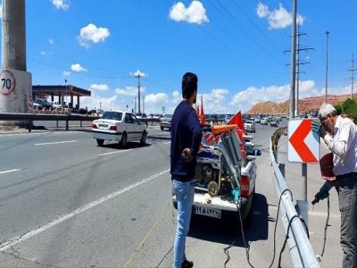 افزایش ایمنی اتوبان پاسداران با نصب تابلوهای حاشیه‌نما