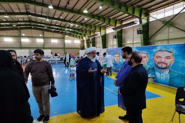 بازدید عضو شورای شهر تبریز از اردوی جهادی سلامت و دندانپزشکی در شهرک ارم