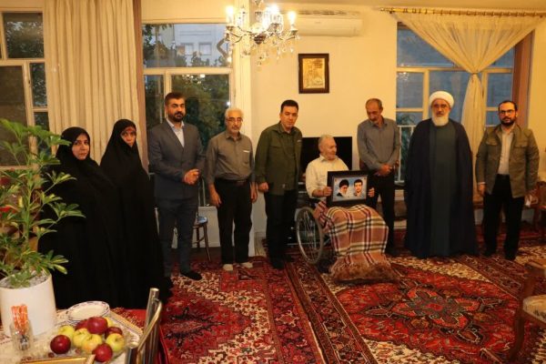 دیدار شهردار تبریز با خانواده شهید والامقام «جعفر خبازی» و جانباز سرافراز «احمد فرخی»